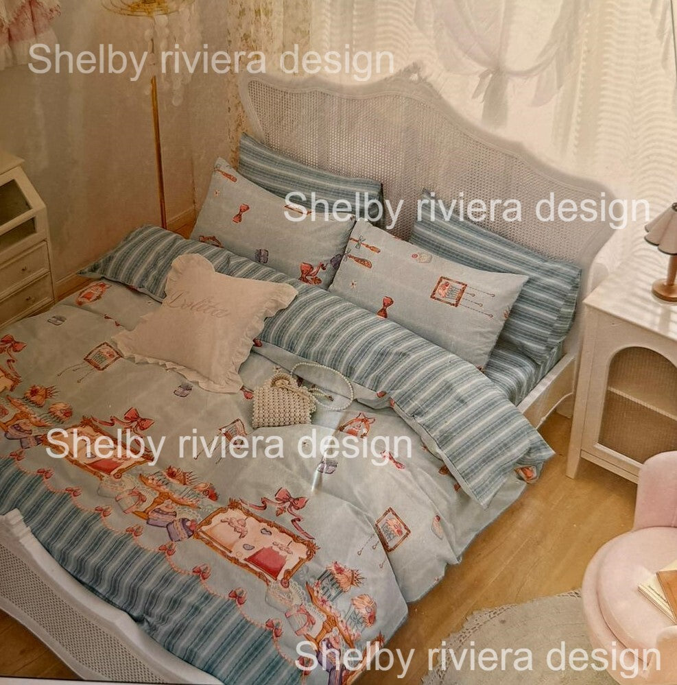 Parure Model Lolita - 4 Pièces en 100% Coton avec motifs et rayures sur un lit en chambre élégante